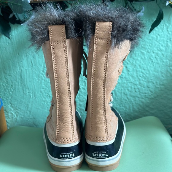 NWT SOREL Joan of Arctic Faux Fur Waterproof Snow Boots sz 7.5 8 - Picture 2 of 10